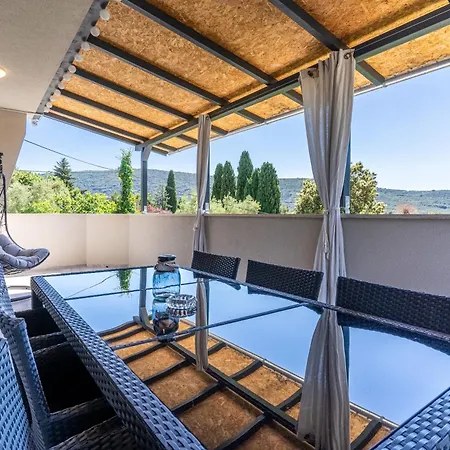 Kuca Matanovic * Cres