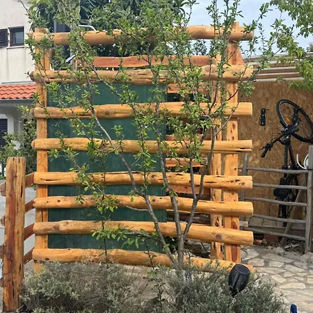 Kuca Matanovic 아파트 크레스